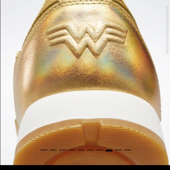 Rare wonder woman 1984 limited edition gold hologram Reebok's Men's 7/Wmn's 8.5 - Picture 6 of 6